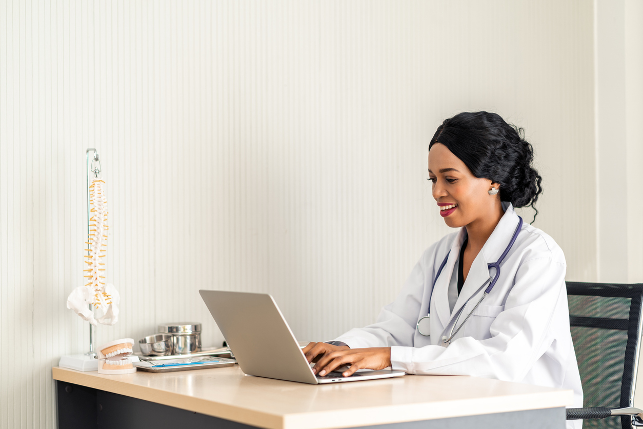 médica computador online