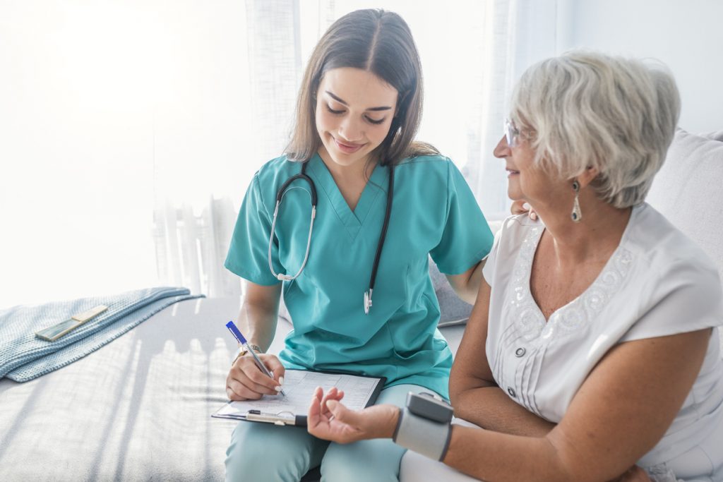 Home care: como funciona e qual a sua relação com a telemedicina